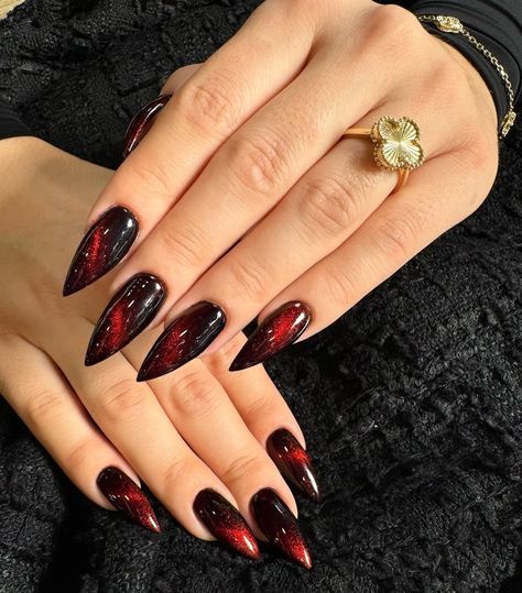 Black And Crimson Nails, Goth Red Nails, Stilleto Nails Red, Burgundy And Black Nails, Makeup Ideas Winter, Crimson Nails, Spring Makeup Ideas, Fall Makeup Ideas, Vampy Nails