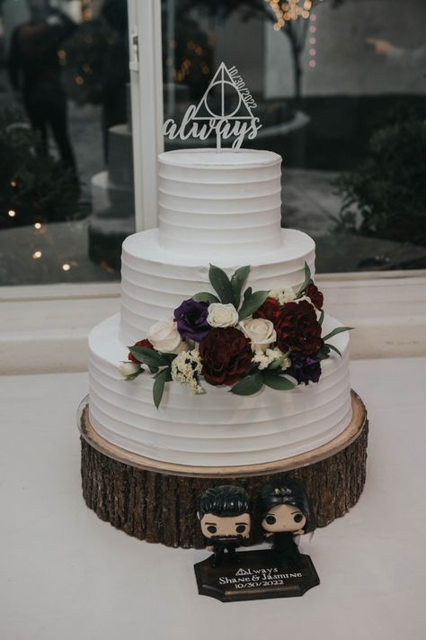 Hogwarts Wedding Cake, Harry Potter Cake Wedding, Wedding Cake Harry Potter, Harry Potter Grooms Cake, Harry Potter Wedding Cake, Harry Potter And Star Wars Wedding Cake, Harry Potter Wedding Cake Topper, Harry Potter Wedding Theme Wedding Ceremony Decor, Plain Wedding Cakes