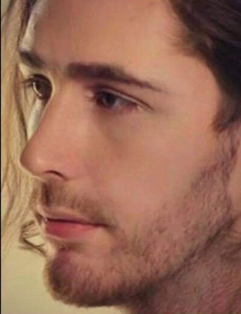 Hozier Aesthetic Pfp, Hozier Man Bun, Hozier Side Profile, Hozier Hair, Hozier Short Hair, Hozier Cute, Hozier Pictures, Hozier Hands, Hozier Boyfriend Material