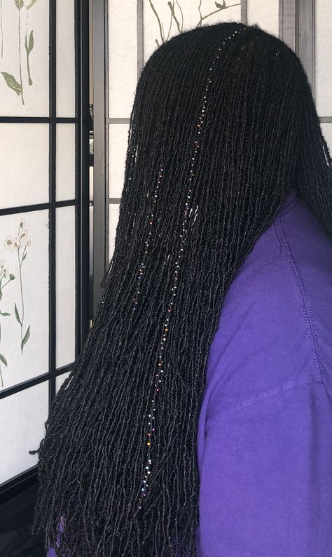 Hair Sprinkles On Locs, Sprinkle Locs, Loc Sprinkles Locks, Braidlocs Journey, Microlocs Inspiration, Paint Ideas 2023, Loc Sprinkles, Aesthetic Hair Color, Locs Aesthetic