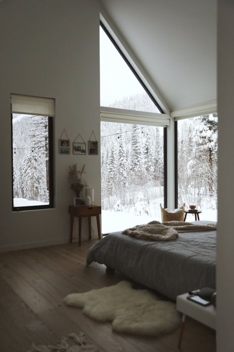 A Pair of Adventurous Photographers Open the Doors of Their Epic Mountain Hideaway - Dwell Bedroom Frames, Design Exterior, Floor To Ceiling Windows, Winter House, Large Windows, House Inspo, Dream Home Design, Dream Room, 인테리어 디자인