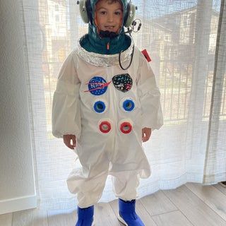 Homemade Astronaut Costume, Diy Astronaut Costume Kids, Astronaut Costume Diy Kids, Diy Astronaut Costume, Astronaut Diy, Kids Astronaut Costume, Astronaut Halloween Costume, Astronaut Outfit, Astronaut Halloween