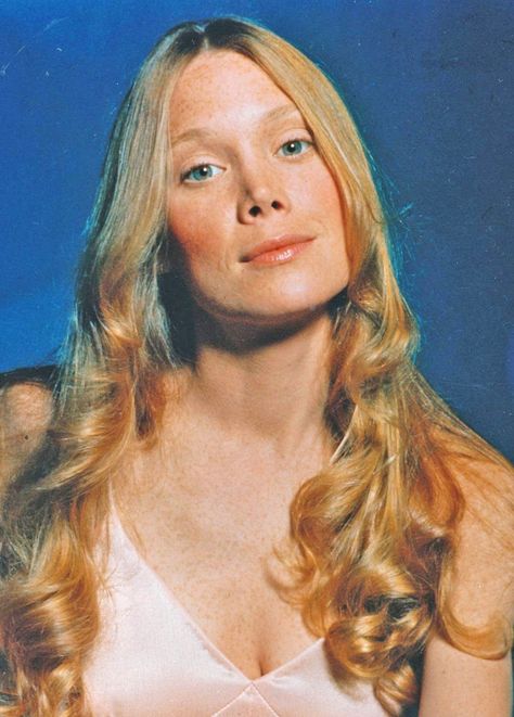 Sissy Spacek in "CARRIE" Carrie Movie 1976, Carrie Movie, Old Celebrities, Carrie White, Septième Art, Movies And Series, Laugh At Yourself, Famous Women, Best Actress