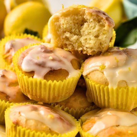 Lemon Yogurt Muffins, Sweet Onion Recipe, Muffins Lemon, Conscious Plant Kitchen, Cake Tiramisu, Breakfast Food Ideas, Almond Muffins, Yogurt Muffins, Simple Muffin Recipe