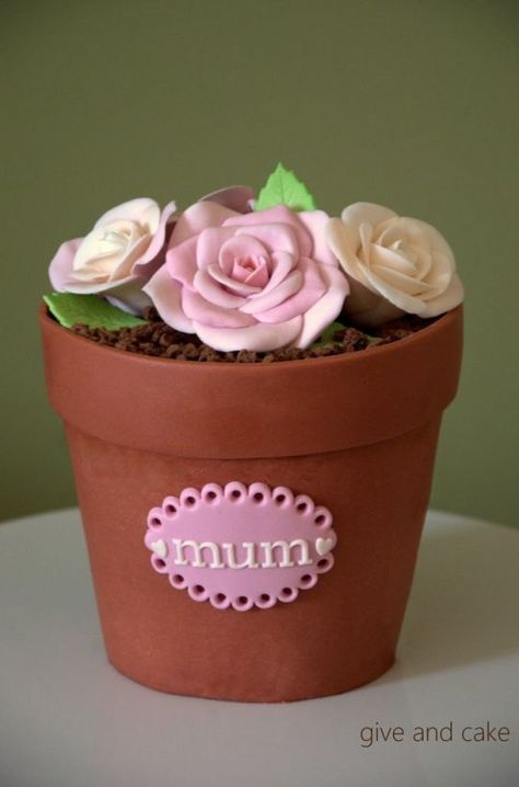 flower pot cake                                                                                                                                                                                 More Round Birthday Cakes, Flower Pot Cake, Pot Cakes, Mothers Day Cupcakes, Birthday Cake For Mom, Birthday Cake With Flowers, Cake Templates, Garden Cakes, Mothers Day Cake