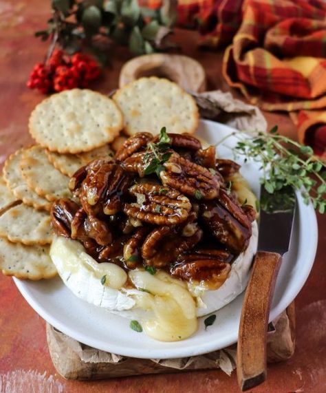 Baked Brie With Maple Syrup And Pecans, Maple Bacon Brie, Pecan Baked Brie, Brie Recipes, Maple Pecan, Maple Bacon, Baked Brie, Candied Pecans, Brie