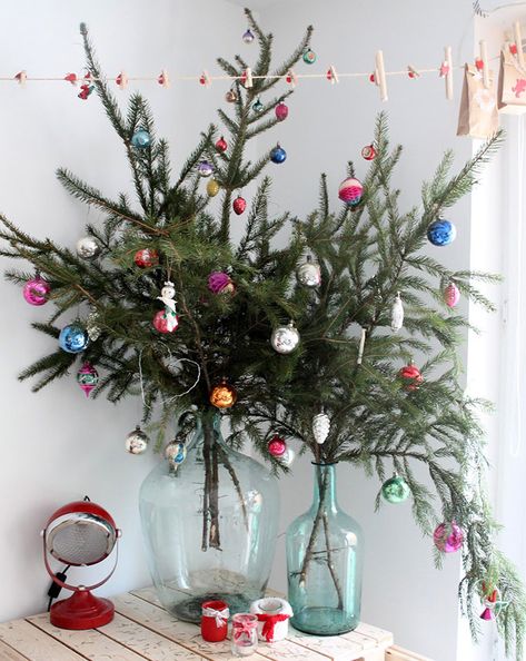 Deck the halls: 19 fun alternative Christmas trees | Mum's Grapevine Easy Christmas Table Decorations, Playroom Christmas, Christmas Bedroom Decorations, Eclectic Christmas, Natal Natural, Chirstmas Decor, Christmas Decorations Apartment, Small Christmas Tree, Bohemian Christmas