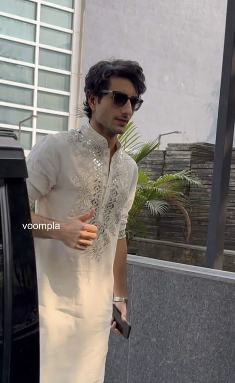 Ibrahim Ali Khan, Traditional Indian Mens Clothing, India Fashion Men, Indian Wedding Clothes For Men, Boys Kurta Design, Groom Dress Men, Wedding Dresses Men Indian, Gents Kurta Design, Black Suit Wedding