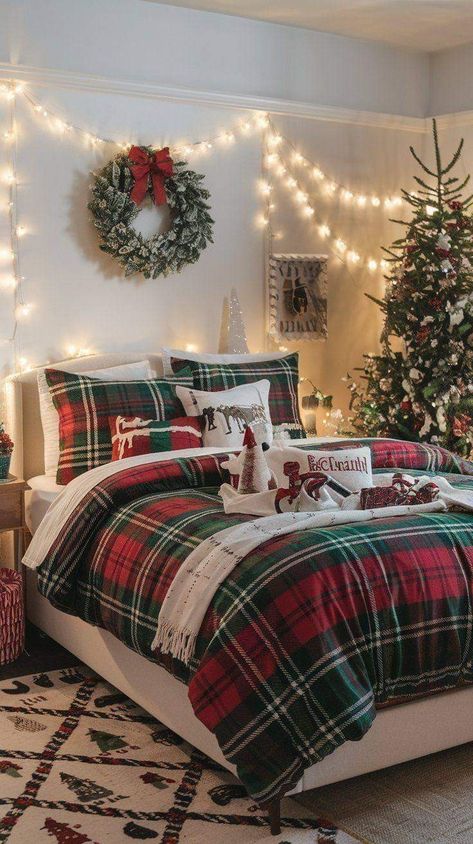 Rustic Christmas Bedroom, Christmas Bedrooms Cozy, Big Christmas Decorations, Cozy Christmas Bedroom, Christmas Bedrooms, Christmas Bedroom Decor Ideas, Christmas Bed, Christmas Bedroom Ideas, Festive Decor Ideas