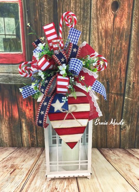 Patriotic Lanterns, Spring Lanterns, Memorial Day Decorations, Holiday Lanterns, Lantern Swag, 4th July Crafts, Lantern Ideas, Patriotic Bows, Lantern Centerpieces