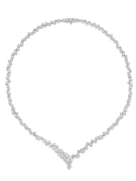 Sparkling Cluster Diamond Necklace contains 148 round-brilliant and three pear-shaped diamonds weighing 15.36 carats, set in platinum. Gold Snake Jewelry, Henna Drawings, Eternity Necklace, Gold Bridal Necklace, Diamond Necklace Designs, Harry Winston, Choker Pendant, Snake Jewelry, Cluster Necklace