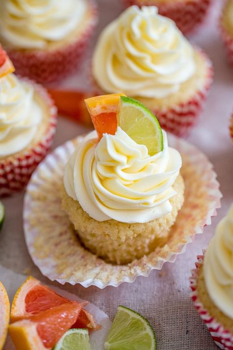 Close-up of a Paloma cupcake with grapefruit and lime slices for garnish. Cupcake Frosting Tips, Boozy Cupcakes, Paloma Cocktail, Boozy Desserts, Mexican Dessert, Easy Mexican, Sweet And Spicy, Cupcake Recipes, Paloma