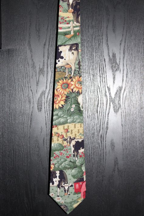 Farm Necktie Ugly Fashion, Textile Projects, Crazy Outfits, Cool Ties, Thrift Finds, Dress For Success, Printed Ties, Dream Clothes, Floral Tie