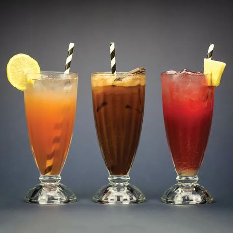 Soda Fountain Recipes, Dirty Drinks, Diy Soda, Japanese Cocktails, French Martini, Mix Drinks, Soda Shop, Homemade Soda, Fountain Drink