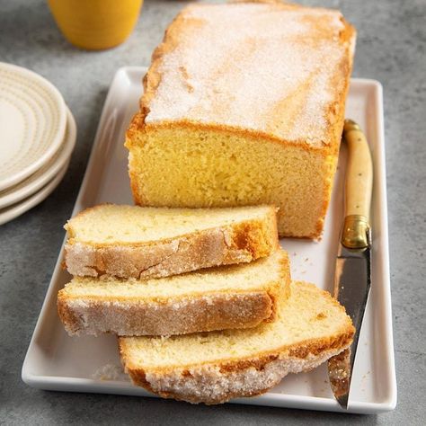 Madeira Cake Madeira Cake Recipe, Madeira Cake, New Years Eve Dessert, Banana Brownies, Cake Mug, Lemon Drizzle Cake, Drizzle Cake, Pecan Pie Bars, Chocolate Crinkles