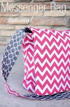 Diy Sac Pochette, Cute Messenger Bags, Messenger Bag Patterns, Diy Messenger Bag, Diy Sy, Sac Diy, Bag Tutorial, Bag Sewing, Sew Easy