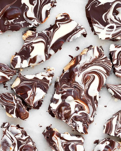 Marbled Chocolate Bark with Roasted Peanuts - Last Ingredient Marbled Chocolate, Marble Chocolate, Almond Bark, Dump Cake Recipes, Chocolate Bark, Homemade Candies, Roasted Peanuts, Chocolate Peppermint, Chocolate Drinks