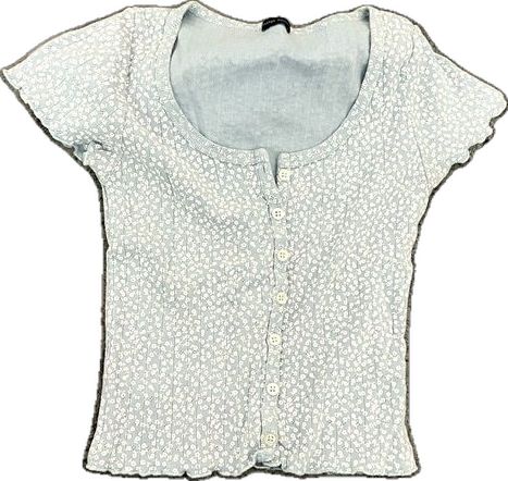 Brandy Melville Zella Top Old Brandy Melville, Crop Top With Buttons, Zelly Top, Brandy Melville Top, Top With Buttons, Blue And White Floral, Floral Crop Tops, Blue Top, Brandy Melville