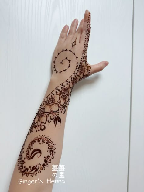 Large Henna Designs, Jenna Tattoo, Celtic Henna, Mehendi Tattoo Designs, Animal Henna Designs, Henna Hand Art, Henna Designs Tattoo, Henna Vines, Pen Tattoo Ideas