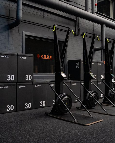 Need inspiration for creating your dream facility? Have a look inside @crossfitberserk #BuiltBetter #BLKBOX #crossfit #gymlife Crossfit Gym Design, Crossfit Studio, Crossfit Gym, Workspace Design, Gym Design, Fitness Sport, Work Spaces, Space Design, Gym Life