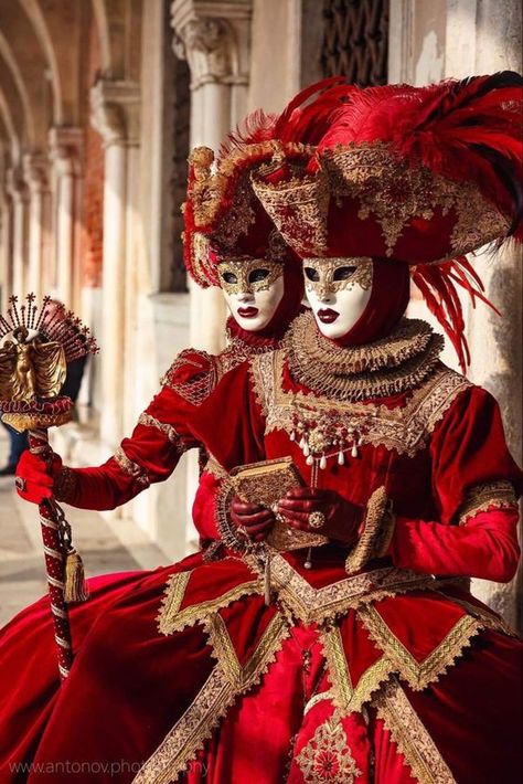 ♔ Le Grand Bal Masqué de Venise Italian Masquerade Carnival Of Venice, Venetian Costumes Carnival Of Venice, Venetian Carnival Costume, Venice Carnaval, Venice Mask Carnival, Carnivale Costume, Italian Carnival, Venetian Costumes, Venice Carnivale