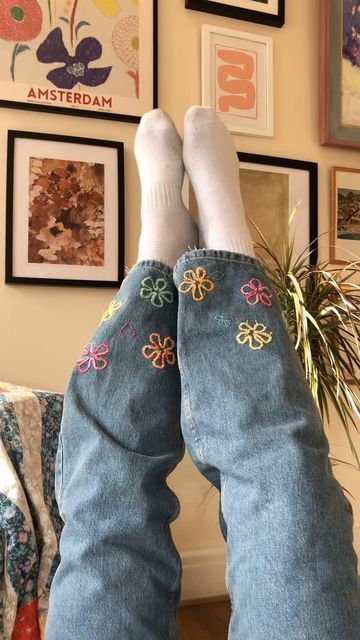 Celana Fashion, Thrift Flips, Clothes Embroidery Diy, Upcycle Clothes Diy, Thrift Flip, Embroidery On Clothes, Cute Embroidery, Fashion Revolution, Jeans Diy