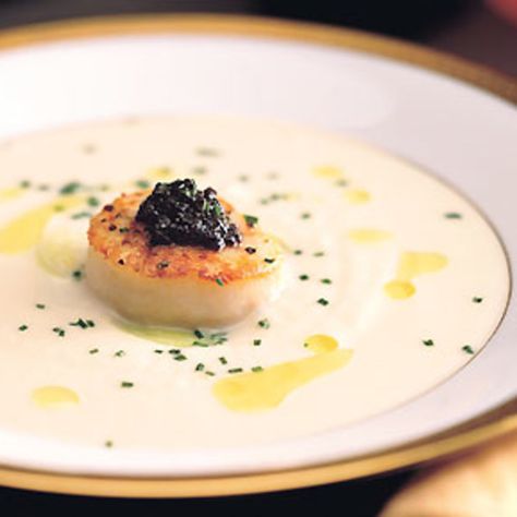 Cauliflower Soup with Seared Scallops, Lemon Oil, and American Caviar Recipes With Caviar, Caviar Serving Ideas, Caviar Recipes Appetizers, Caviar Appetizers, Caviar Recipes, Serving Ideas, Creamed Leeks, Seared Scallops, Pureed Soup