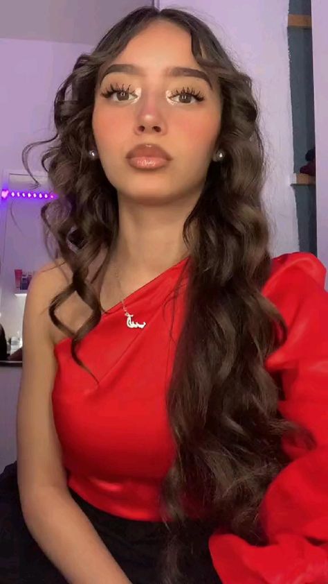 Une bombe atomic ( le song incroyable ) 💗 Video Tik Tok, Mode Turban, Selfie Photography, Tahiti, Baby Hairstyles, Pretty Woman, Cute Hairstyles, Tik Tok, Makeup Looks