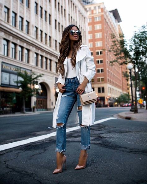 Back To Neutrals Outfit Con Jeans, Maria Vizuete, Trendy Business Casual, Transition Outfits, Summer Work Outfits, White Coat, Casual Work Outfits, Work Outfits Women, Business Casual Outfits