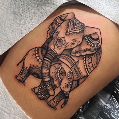 Geometric Elephant Tattoo, Elephant Thigh Tattoo, Tattoo Pretty, Girl Thigh Tattoos, Small Girly Tattoos, Boho Tattoos, Mommy Tattoos, Tattoos For Black Skin, Dope Tattoos For Women