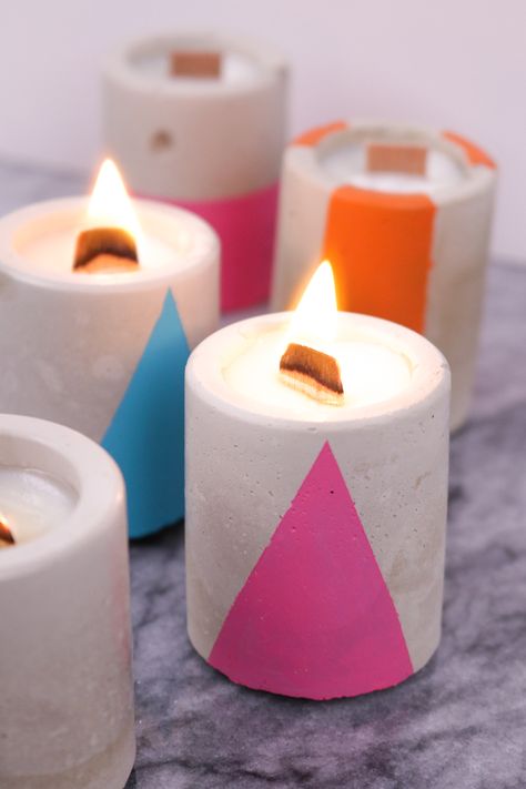 DIY Concrete Candles Diy Candles Video, Concrete Candles, Making A Gift Basket, Winter Wedding Centerpieces, Industrial Diy, Soya Mumu, Diy Gift Baskets, Concrete Candle, Diy Concrete