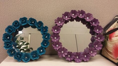 Mirrors decorated with flowers made from egg trays Egg Tray, Zen Doodle Art, Zen Doodle, Doodle Art, Zen, Projects To Try, Egg, Cycling, Doodles