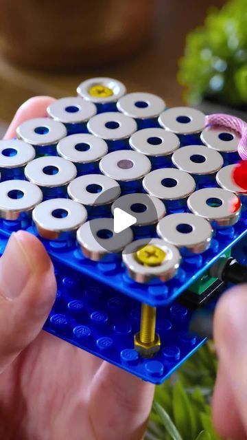 5-Minute Crafts on Instagram: "Magnetic snake spinner tutorial 🐍  #5minutecrafts #diyspinner #fidgettoys #diyfidgettoy #magneticspinner" Magnet Games, Spinners Diy, Diy Fidget Toys, Steam Projects, 5 Min Crafts, Backyard Projects, Fidget Toys, 5 Minute Crafts, Metal Art