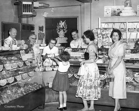 We went to the bakery to get our bread - egg bread and poppy seed loaf were mom's favs to pick up. Bakery Concept, Vintage Bakery, Tallahassee Florida, Vintage Blog, Vintage Memory, Vintage Life, Vintage Easter, Flower Show, Vintage Pictures