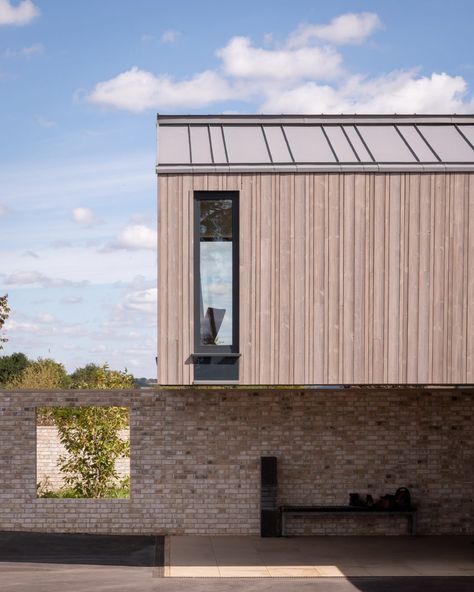 Weathered timber cladding covers shed-like Field House in rural England Burnt Timber Cladding, Western Bathrooms, Burnt Timber, Rural England, Zinc Roof, Wooden Panelling, Field House, Agricultural Buildings, Pale Wood