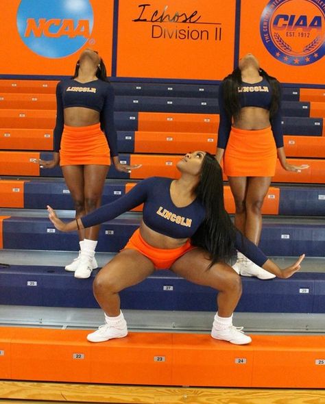 🐸🐘🐸 Lincoln University cheerleaders Lincoln University Hbcu, Hbcu Cheerleaders, Hbcu Cheer, Lincoln University, Delta Girl, Divine Nine, Tailgate Outfit, Sorority Life, Fan Girl