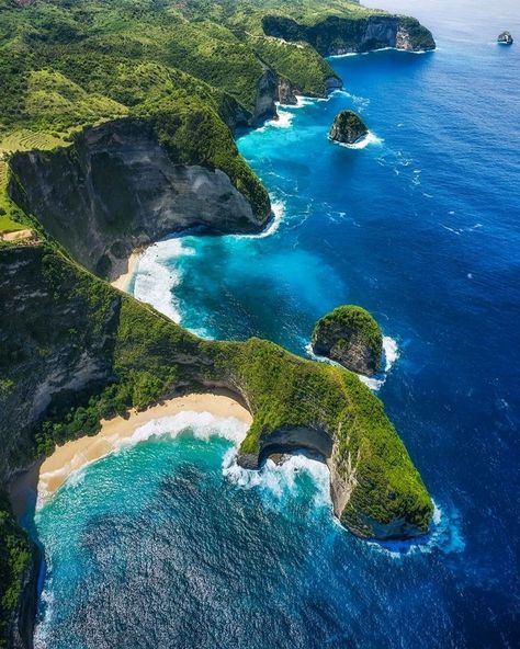 Civil Engineering Discoveries on LinkedIn: Kelingking Beach, Bali ✈️😍😃To Find The Most Beautiful Places In The… | 15 comments Penida Island, Kelingking Beach, Voyage Bali, Travel Motivation, Gili Trawangan, Nusa Penida, Destination Voyage, Amazing Travel Destinations, Beaches In The World