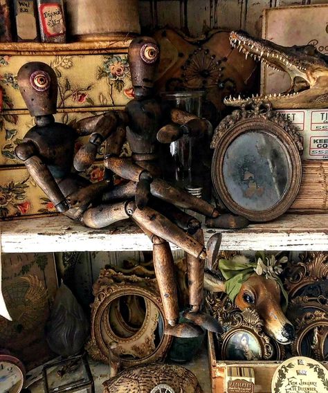 Antique Store Aesthetic Dark, Goblin Core Bathroom, Oddities Shop Aesthetic, Curiosity Shop Aesthetic, Antique Shop Aesthetic Dark, Tinkerer Aesthetic, Dollmaker Aesthetic, Toymaker Aesthetic, Curiosity Aesthetic