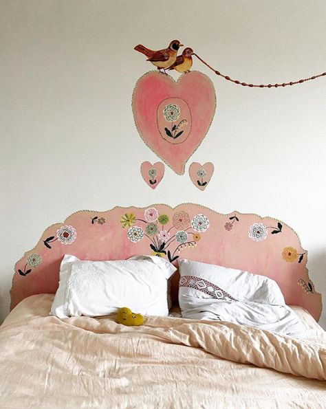 Airy Maximalist Decor, Kirsten Core, Whimsical Apartment, Whimsical Bedroom Ideas, Colorful Minimalism, Interiors Aesthetic, Venus Art, Dream House Decor, Dream Room