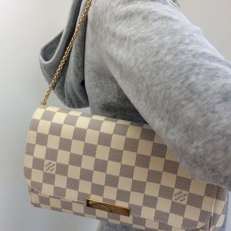 祿‍♀祿祿‍♂Louis Vuitton Favorite MM Damier Azur - Excellent Condition Louis Vuitton Favorite Mm, Favorite Mm, Louis Vuitton Favorite, Louis Vuitton Damier Azur, Monogrammed Leather, Lv Bag, Gift For Family, Vuitton Handbags, Louis Vuitton Handbags