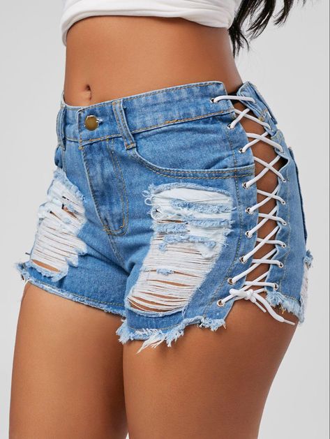 Side laced short shorts Destroyed Denim Shorts, Mode Hippie, Summer Shorts Denim, Denim Decor, Ripped Jean Shorts, Ripped Denim Shorts, Ripped Shorts, Summer Denim, Short Denim