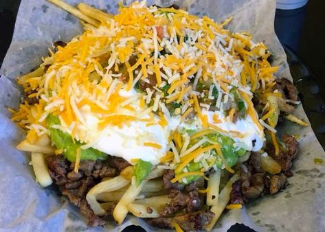 Carne Asada Fries Recipe (A San Diego Original) Carne Asada Marinade Easy, Carne Asada Fries Recipe, Asada Marinade, Creamy Guacamole, Carne Asada Fries, Carne Asada Recipes, Crispy Fries, California Food, Mexican Dinner Recipes