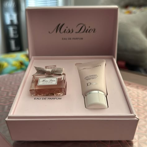 Miss Dior Mini Parfum And Lotion Moisturizing Body Milk New Mini Miss Dior Perfume, Lotion And Perfume Combo, Perfume Collection Aesthetic, Girly Items, Dior Skincare, Pink Skincare, Pretty Items, Dior Aesthetic, Santa List