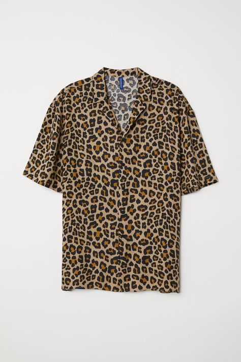 https://www2.hm.com/en_us/productpage.0615303002.html Cheetah Print Shirt, Silk Shirt Men, Oversize Tshirt Outfits, Cheetah Print Shirts, Leopard Print Outfits, Resort Shirt, Leopard Print Shirt, Tshirt Outfits, Viscose Fabric