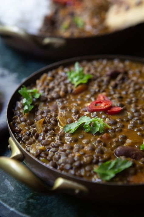 Vegan dal makhani by The Minimalist Vegan. Which is also known as a black lentil dal is creamy, full of beautiful rich spices and creates a thick texture. #dalmakhani #vegandalmakhani #blacklentilrecipe #blacklentildal #vegandal #vegandahl Vegan Dal Makhani, Vegan Dahl, Vegan Dal, Garam Masala Curry, Lentils Recipe, Veg Recipes Of India, Dal Makhani, Black Lentils, Lentil Dal