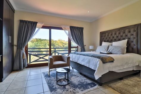 Lido's Luxury Home - Flats for Rent in Pretoria, Gauteng, South Africa - Airbnb Holiday 2024, Apartment Luxury, Flat Rent, Peaceful Places, Pretoria, Stay Home, Apartment Interior, 2 Beds, Apartments For Rent