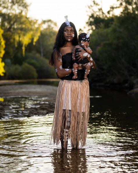 Aboriginal Clothing, Aboriginal Dreamtime, Australian Aboriginals, Australian People, Australian Clothing, Australia Clothes, Aboriginal Culture, Culture Clothing, Indigenous Americans