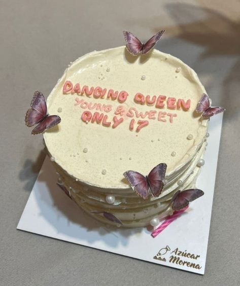 Cakes 2 Tier Dancing Queen Cake Ideas, Seventeen Birthday Aesthetic, Kue Sweet Seventeen, Seventeenth Birthday Cake, Sweet Seventeen Cake, Young And Sweet Only 17 Cake, Sweet 17 Birthday Cake, 17th Birthday Cake Aesthetic, Only 17 Cake