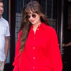 Red Button Down Shirt Outfit, Red Button Up Shirt Outfit, Boyfriend Shirt Outfits, Emrata Style, Button Down Shirt Outfit, Red Button Up Shirt, Blouse Images, Red Button Down Shirt, Skirt Images