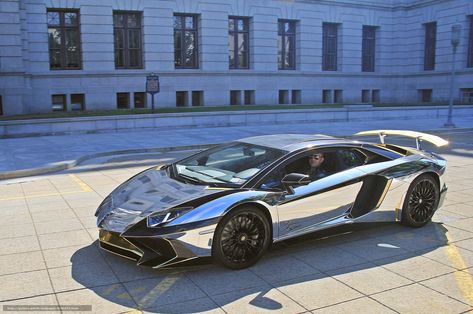 Bust Workout, Gold Cars, Wrapped Cars, Lamborghini Supercar, Aventador Roadster, Sports Photography Tips, Aventador Lamborghini, Gold Car, Cars Lamborghini